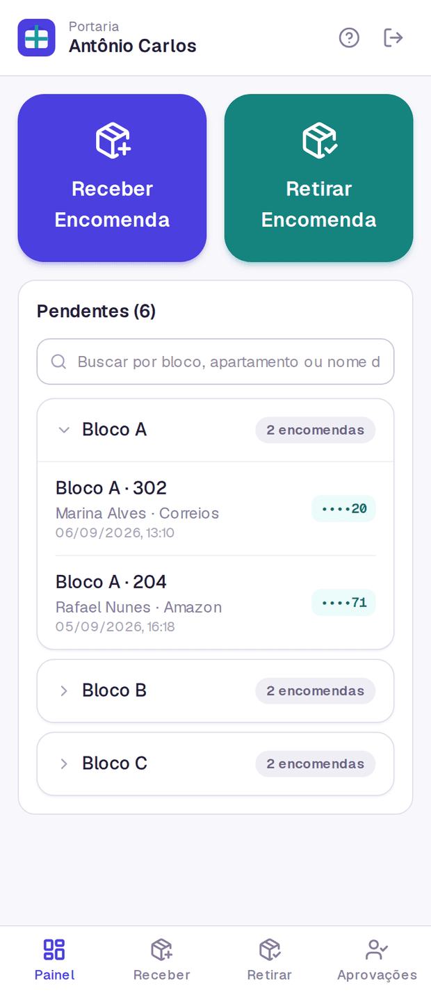 Lista de encomendas pendentes na portaria, agrupada por bloco, com os códigos de retirada mascarados